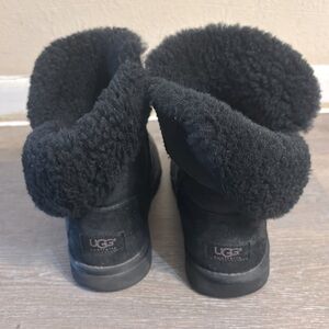 Uggs size 6. Only worn once.